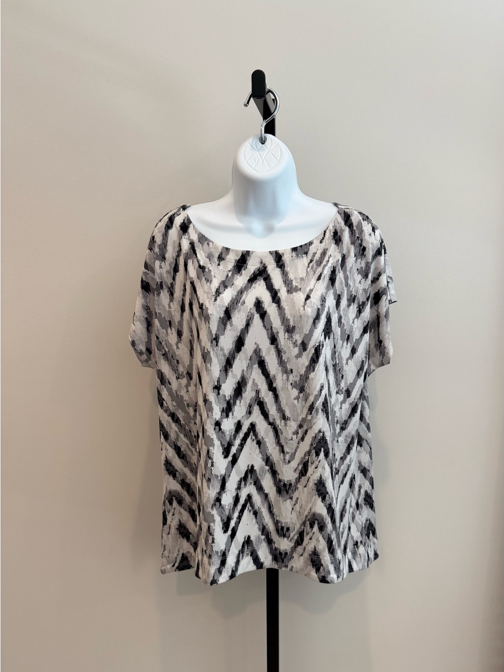 Chico's Black & White Chevron Short Sleeve Top